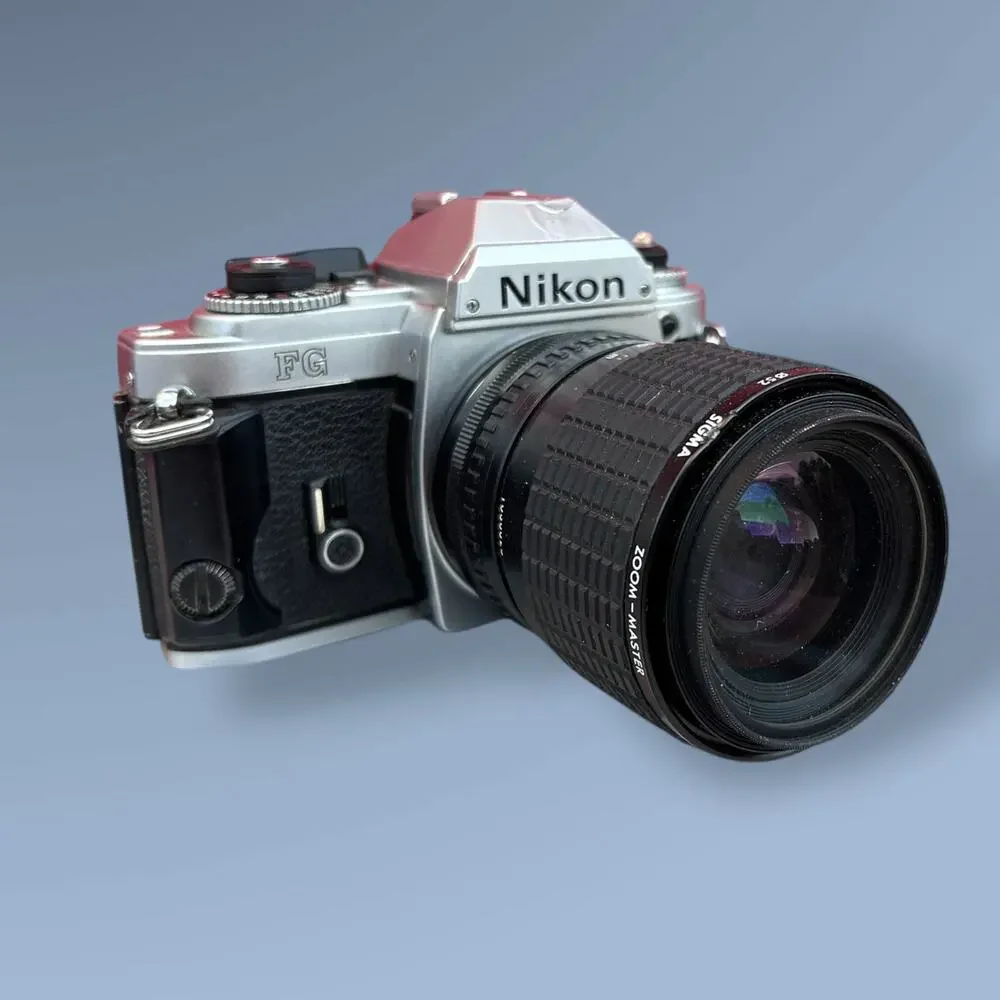 Vintage Nikon FG 35mm SLR Film Camera w Sigma Master Zoom Lens 35-70mm f 2.8-4